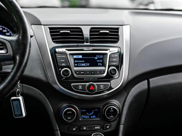 Hyundai Solaris I Рестайлинг с пробегом 2015 года, цена 938 000 рублей, 125007 км, седан, Автокод Объявления
