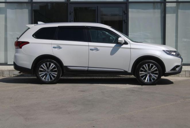 Mitsubishi Outlander III Рестайлинг 3 с пробегом 2020 года, цена 2 820 000 рублей, 70124 км, внедорожник, Автокод Объявления
