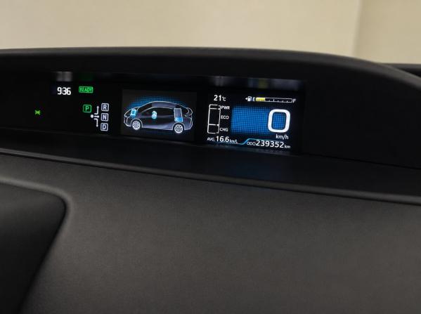 Toyota Prius IV (XW50) с пробегом 2018 года, цена 1 450 000 рублей, 239351 км, лифтбек, Автокод Объявления