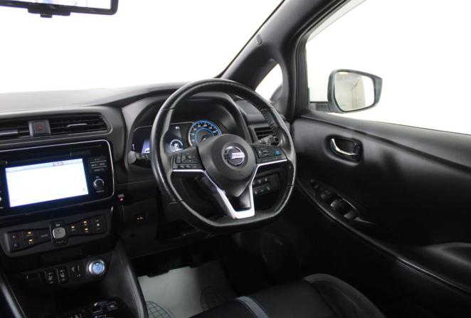 Nissan Leaf II (ZE1) с пробегом 2018 года, цена 1 590 000 рублей, 60712 км, хэтчбек, Автокод Объявления