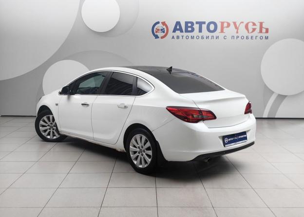 Opel Astra J Рестайлинг с пробегом 2013 года, цена 585 000 рублей, 298000 км, седан, Автокод Объявления