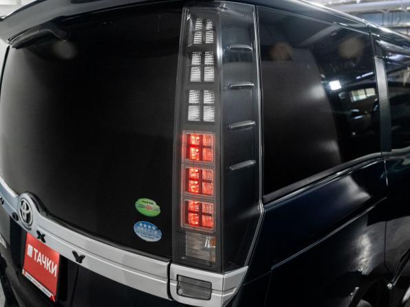 Toyota Voxy III (R80) с пробегом 2014 года, цена 1 750 000 рублей, 246939 км, минивэн, Автокод Объявления