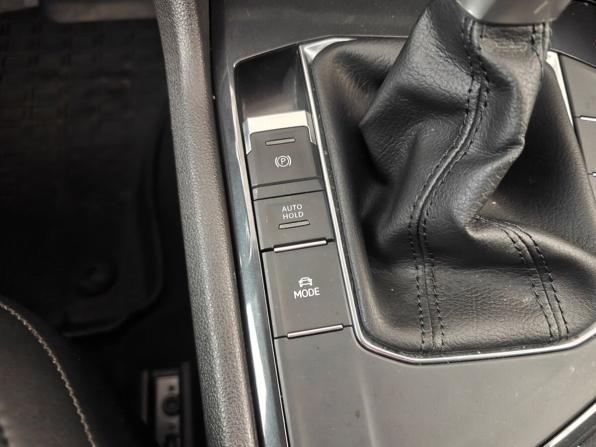 Volkswagen Tiguan II Рестайлинг с пробегом 2021 года, цена 2 400 000 рублей, 107426 км, внедорожник, Автокод Объявления