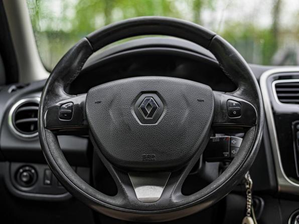 Renault Logan I Рестайлинг с пробегом 2015 года, цена 588 000 рублей, 217880 км, седан, Автокод Объявления