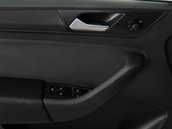 Volkswagen Polo VI с пробегом 2022 года, цена 1 698 000 рублей, 76032 км, лифтбек, Автокод Объявления