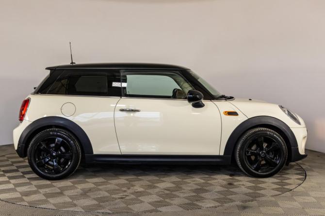 Mini Hatch III (F55/F56) с пробегом 2017 года, цена 1 649 000 рублей, 67652 км, хэтчбек, Автокод Объявления
