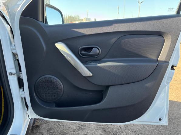 Renault Sandero II Рестайлинг с пробегом 2019 года, цена 1 050 000 рублей, 112500 км, хэтчбек, Автокод Объявления