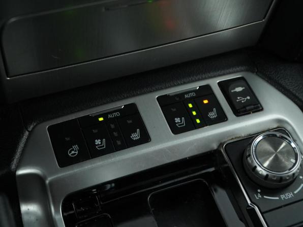 Toyota Land Cruiser 200 Series Рестайлинг 2 с пробегом 2016 года, цена 4 949 700 рублей, 219303 км, внедорожник, Автокод Объявления