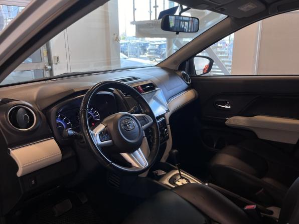 Toyota Rush II с пробегом 2022 года, цена 2 250 000 рублей, 112486 км, внедорожник, Автокод Объявления