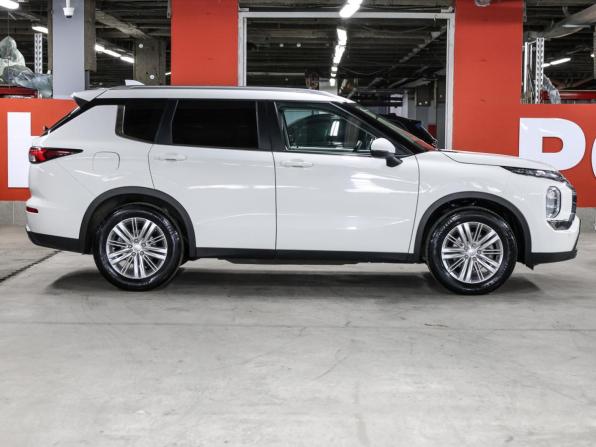 Mitsubishi Outlander IV с пробегом 2022 года, цена 3 198 000 рублей, 92612 км, внедорожник, Автокод Объявления