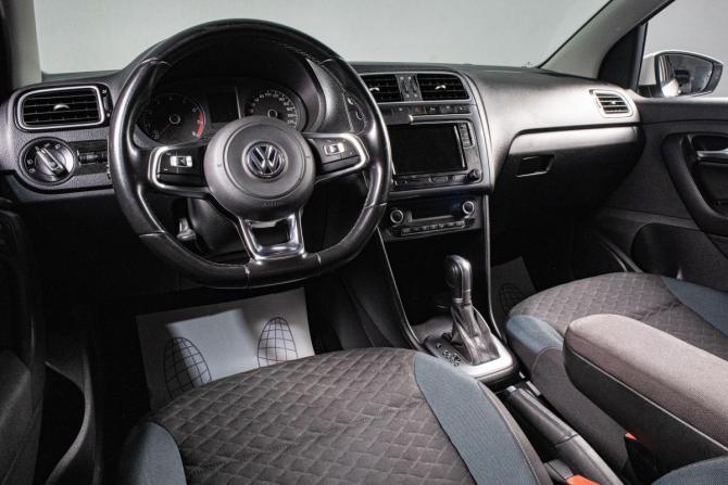 Volkswagen Polo V Рестайлинг с пробегом 2019 года, цена 1 399 000 рублей, 131000 км, седан, Автокод Объявления