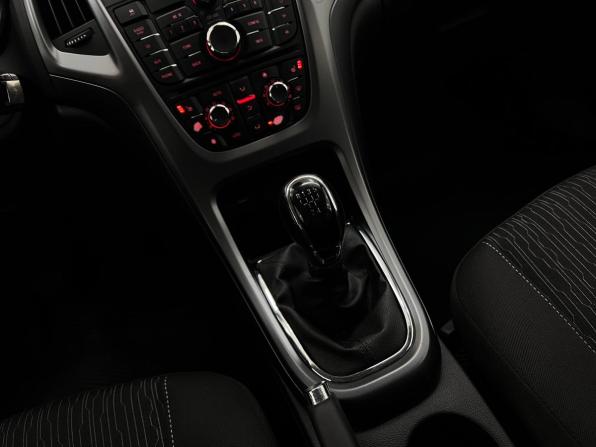 Opel Astra J Рестайлинг с пробегом 2013 года, цена 785 000 рублей, 113325 км, хэтчбек, Автокод Объявления
