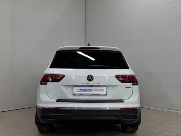 Volkswagen Tiguan II Рестайлинг с пробегом 2021 года, цена 2 970 000 рублей, 97359 км, внедорожник, Автокод Объявления