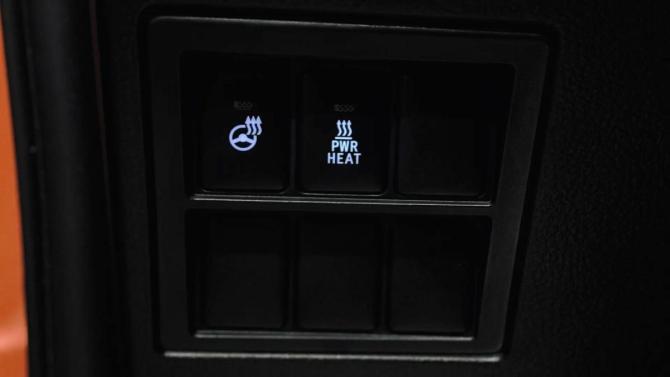Toyota Hilux VIII с пробегом 2018 года, цена 3 620 000 рублей, 189526 км, пикап, Автокод Объявления