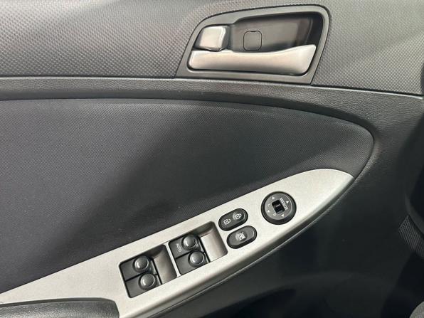 Hyundai Solaris I Рестайлинг с пробегом 2016 года, цена 1 060 000 рублей, 119319 км, хэтчбек, Автокод Объявления