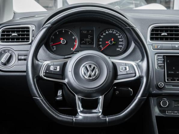 Volkswagen Polo V Рестайлинг с пробегом 2020 года, цена 1 620 000 рублей, 64896 км, седан, Автокод Объявления