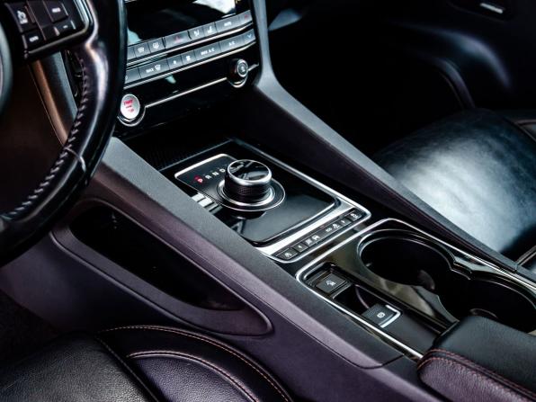 Jaguar F-Pace I с пробегом 2017 года, цена 2 220 000 рублей, 189687 км, внедорожник, Автокод Объявления