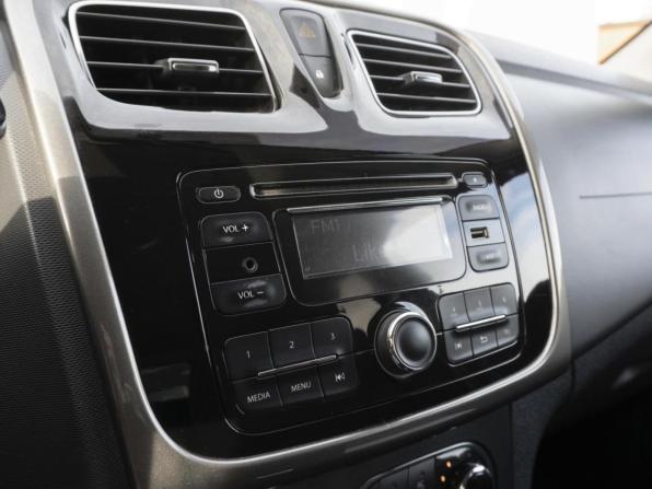 Renault Sandero II с пробегом 2015 года, цена 779 000 рублей, 71804 км, хэтчбек, Автокод Объявления