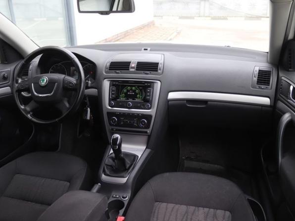 Skoda Octavia II (A5) Рестайлинг с пробегом 2012 года, цена 919 000 рублей, 196000 км, универсал, Автокод Объявления