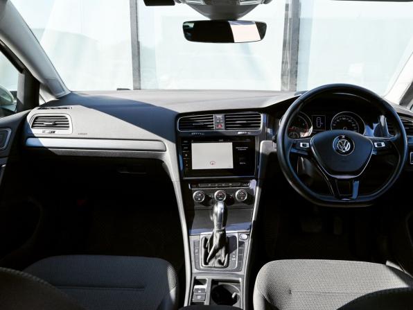 Volkswagen Golf VII Рестайлинг с пробегом 2018 года, цена 1 169 000 рублей, 92414 км, универсал, Автокод Объявления