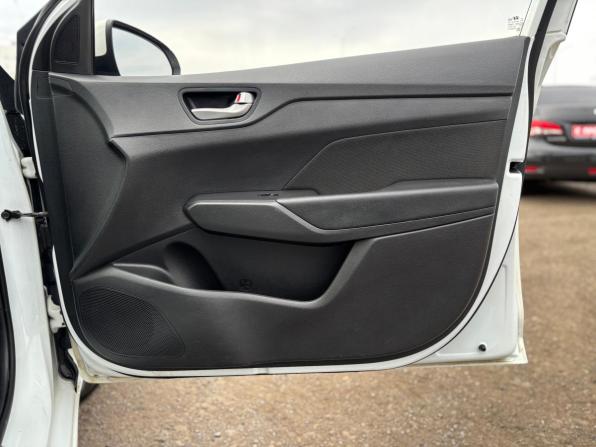 Hyundai Solaris II с пробегом 2019 года, цена 978 000 рублей, 284000 км, седан, Автокод Объявления