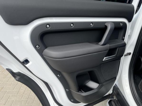 Land Rover Defender II с пробегом 2024 года, цена 11 900 000 рублей, 3367 км, внедорожник, Автокод Объявления