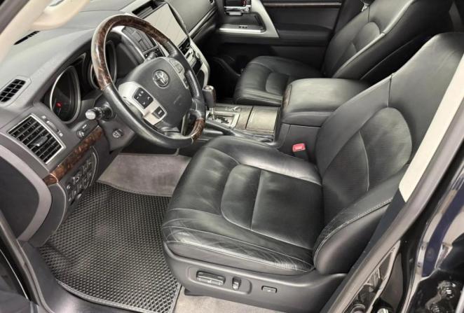 Toyota Land Cruiser 200 Series Рестайлинг 1 с пробегом 2014 года, цена 3 750 000 рублей, 250707 км, внедорожник, Автокод Объявления