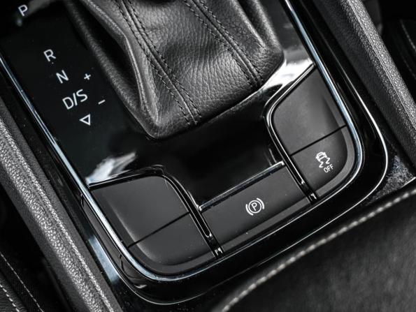 Skoda Karoq I с пробегом 2020 года, цена 2 329 000 рублей, 72412 км, внедорожник, Автокод Объявления