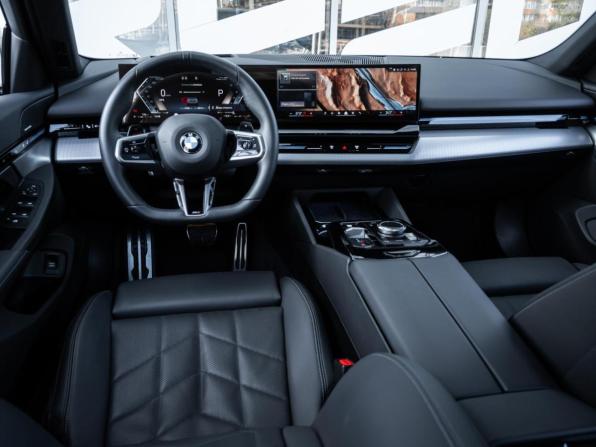 BMW 5 серии VIII (G60/G61/G68) с пробегом 2024 года, цена 7 450 000 рублей, 21592 км, седан, Автокод Объявления