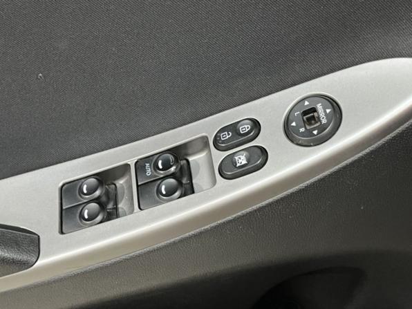 Hyundai Solaris I Рестайлинг с пробегом 2015 года, цена 1 055 000 рублей, 155000 км, седан, Автокод Объявления