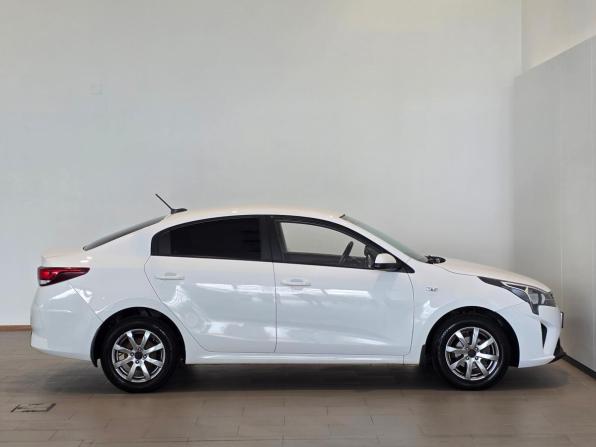 Kia Rio IV Рестайлинг с пробегом 2022 года, цена 1 755 000 рублей, 108175 км, седан, Автокод Объявления