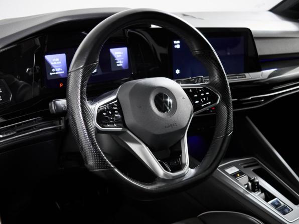 Volkswagen Golf VIII с пробегом 2021 года, цена 2 815 000 рублей, 53100 км, хэтчбек, Автокод Объявления