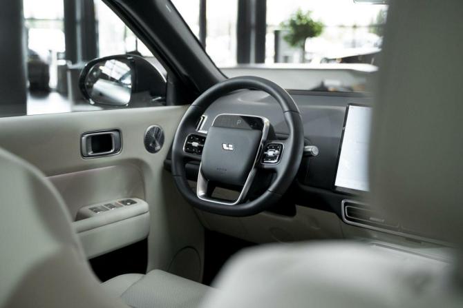Новый Li Auto (Lixiang) L9 I Рестайлинг 2025 года, цена 12 290 000 рублей, внедорожник, Автокод Объявления
