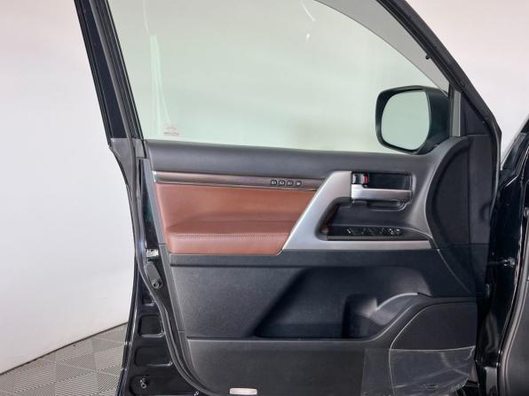 Toyota Land Cruiser 200 Series Рестайлинг 2 с пробегом 2018 года, цена 6 677 000 рублей, 136000 км, внедорожник, Автокод Объявления