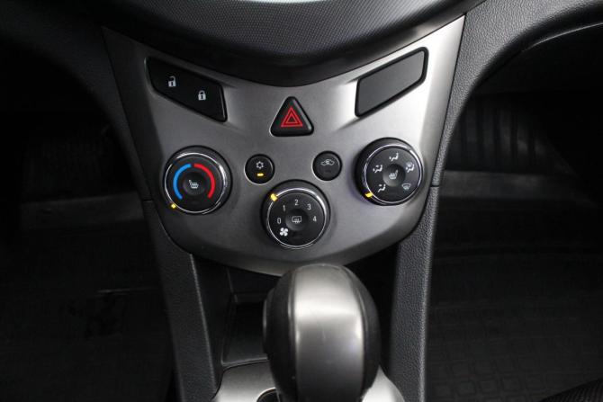 Chevrolet Aveo II с пробегом 2015 года, цена 810 000 рублей, 110976 км, хэтчбек, Автокод Объявления
