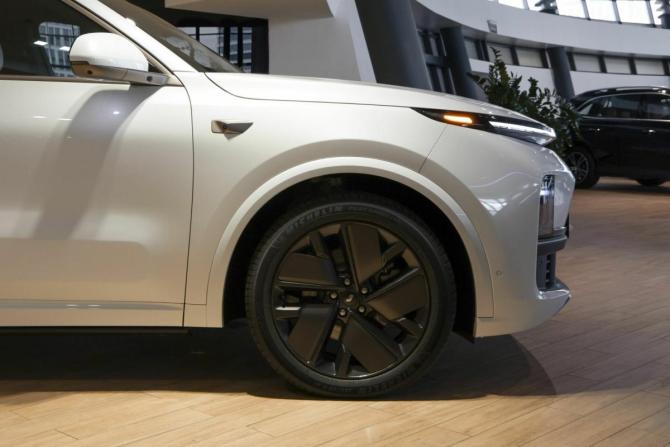 Новый Li Auto (Lixiang) L9 I Рестайлинг 2025 года, цена 11 990 000 рублей, внедорожник, Автокод Объявления