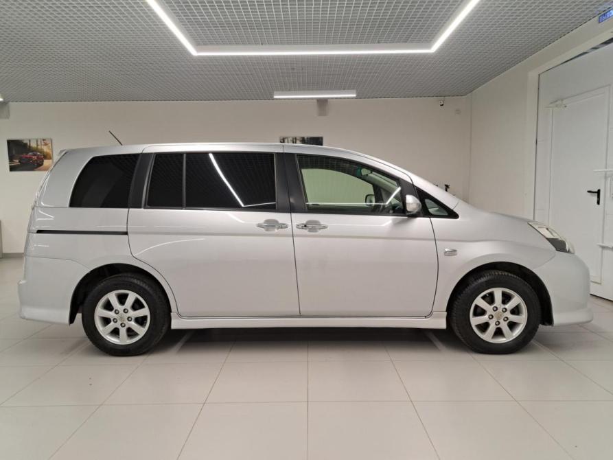 Toyota ISis I Рестайлинг Казань  - изображение 5