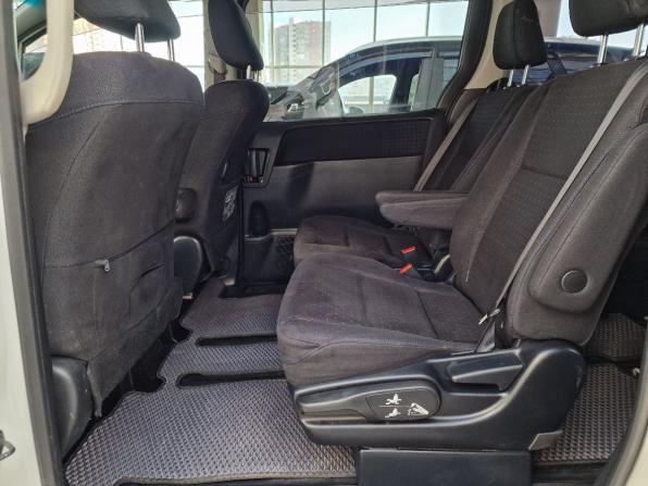 Toyota Voxy III (R80) с пробегом 2014 года, цена 1 650 000 рублей, 237381 км, минивэн, Автокод Объявления