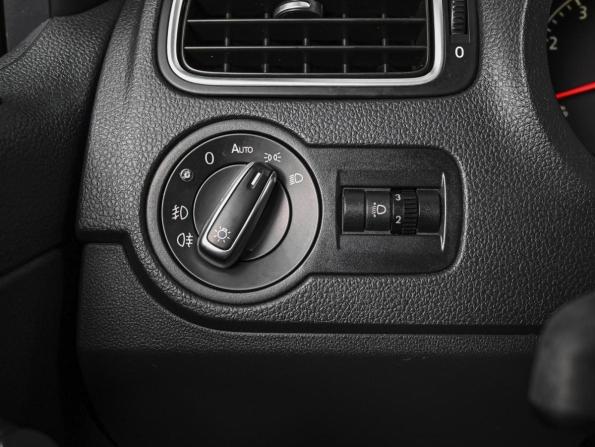 Volkswagen Polo V Рестайлинг с пробегом 2016 года, цена 1 279 000 рублей, 118621 км, седан, Автокод Объявления