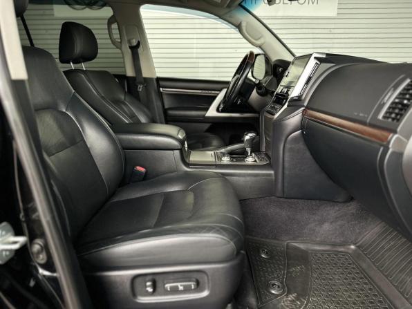 Toyota Land Cruiser 200 Series Рестайлинг 2 с пробегом 2017 года, цена 6 195 000 рублей, 165124 км, внедорожник, Автокод Объявления