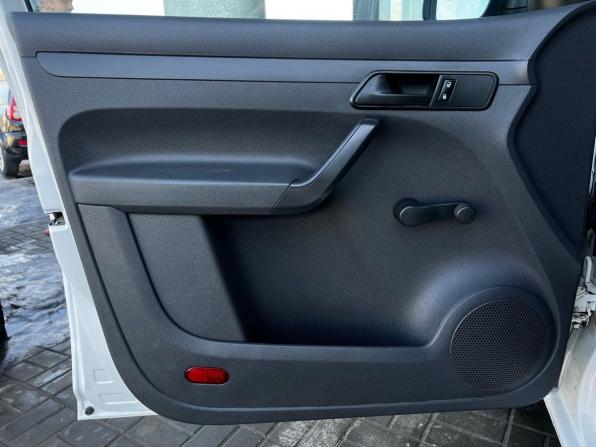 Volkswagen Caddy III Рестайлинг с пробегом 2011 года, цена 820 000 рублей, 327853 км, компактвэн, Автокод Объявления