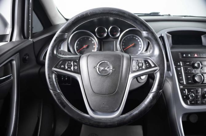 Opel Astra J Рестайлинг с пробегом 2012 года, цена 799 000 рублей, 201000 км, седан, Автокод Объявления