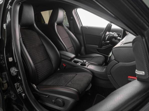 Mercedes-Benz GLA I (X156) Рестайлинг с пробегом 2018 года, цена 2 399 000 рублей, 130687 км, внедорожник, Автокод Объявления