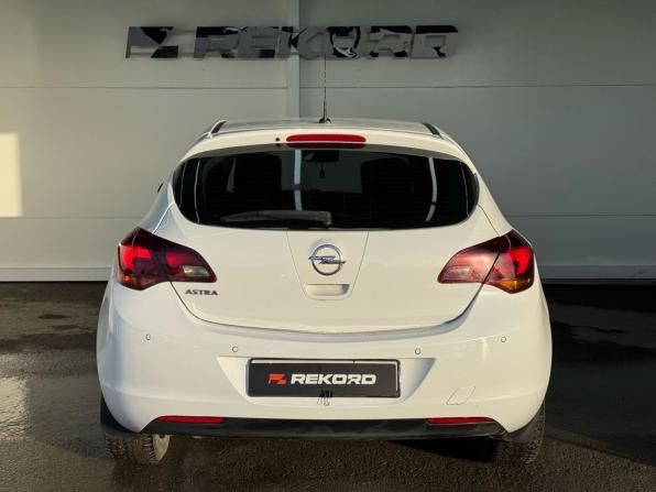 Opel Astra J с пробегом 2011 года, цена 669 000 рублей, 258137 км, хэтчбек, Автокод Объявления