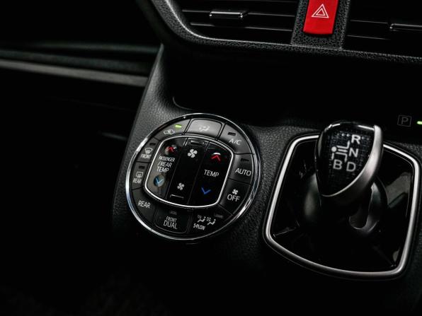Toyota Voxy III (R80) с пробегом 2014 года, цена 1 689 000 рублей, 148352 км, минивэн, Автокод Объявления