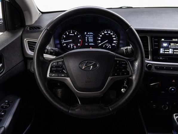 Hyundai Solaris II с пробегом 2019 года, цена 999 000 рублей, 247315 км, седан, Автокод Объявления