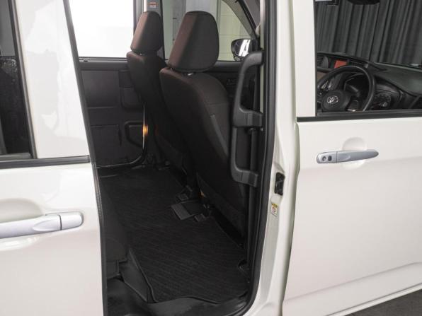 Toyota Roomy I Рестайлинг с пробегом 2022 года, цена 1 099 000 рублей, 80099 км, микровэн, Автокод Объявления