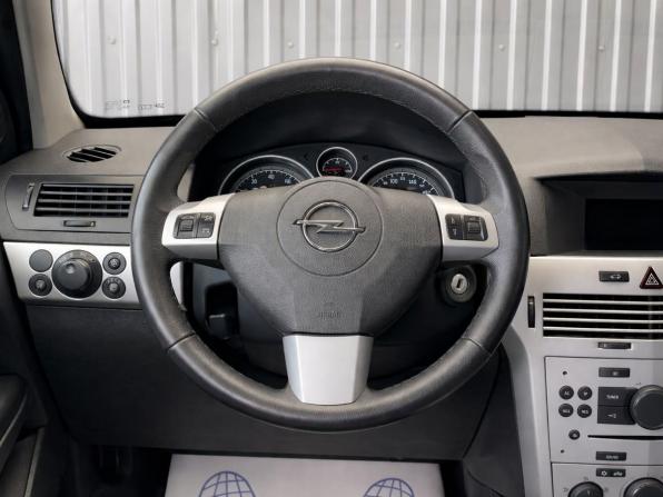 Opel Astra H Рестайлинг с пробегом 2012 года, цена 720 000 рублей, 87009 км, седан, Автокод Объявления