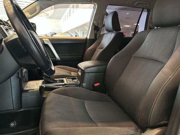 Toyota Land Cruiser Prado 150 Series Рестайлинг 2 с пробегом 2018 года, цена 4 449 000 рублей, 145799 км, внедорожник, Автокод Объявления