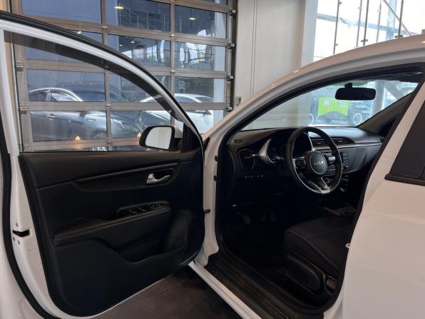 Kia Rio IV Рестайлинг с пробегом 2022 года, цена 1 669 000 рублей, 92507 км, седан, Автокод Объявления